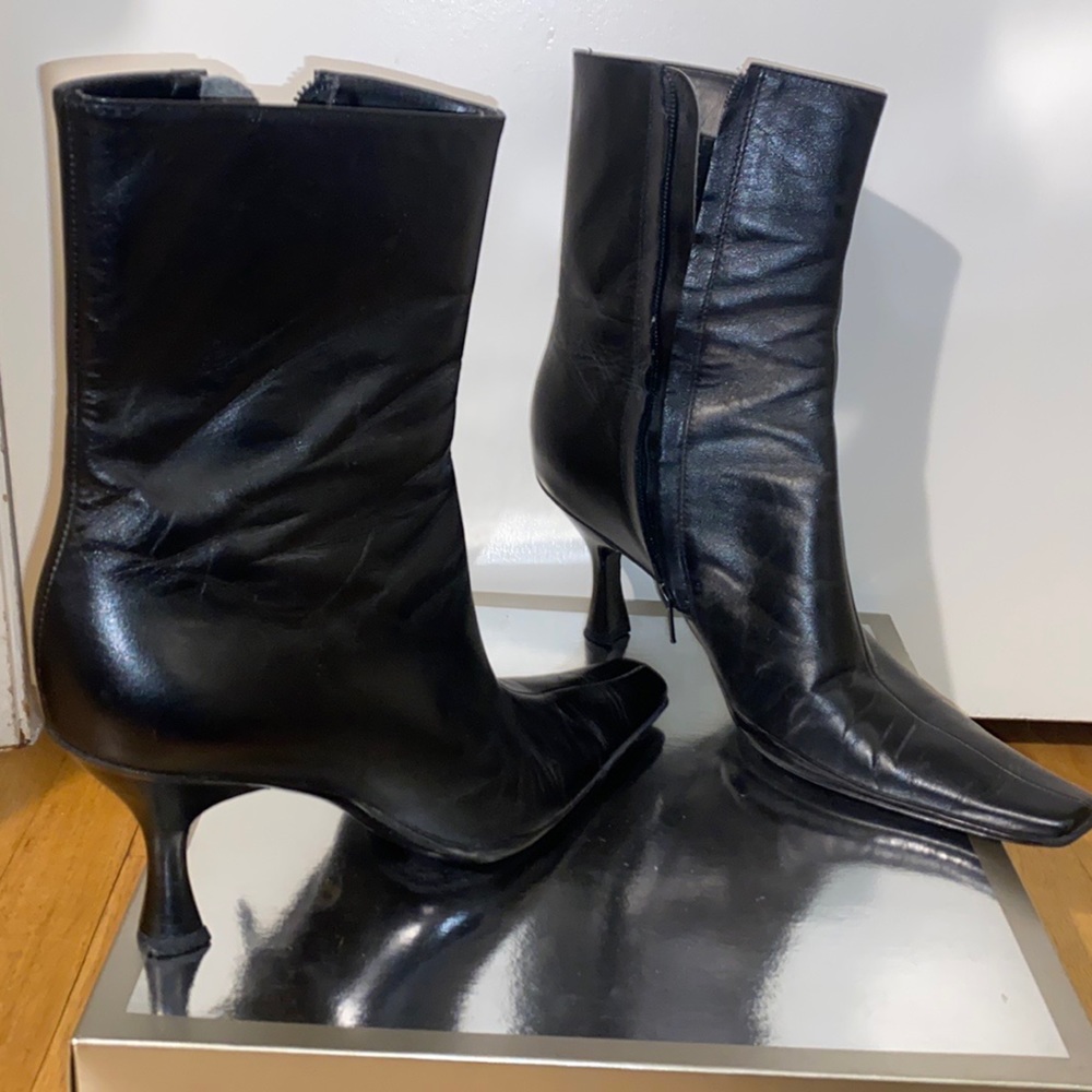 Black heeled boots